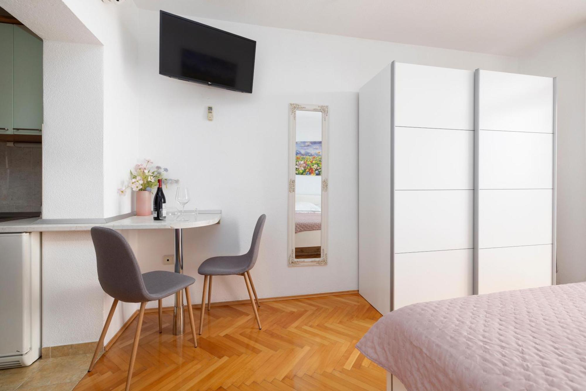 Apartments Niki Brela Kültér fotó